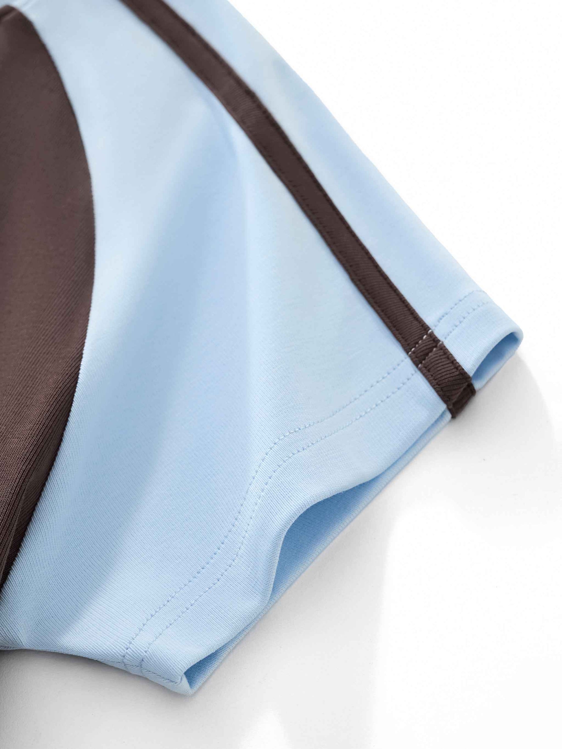 vintage looking form-fitting raglan sleeves and contrast stripe