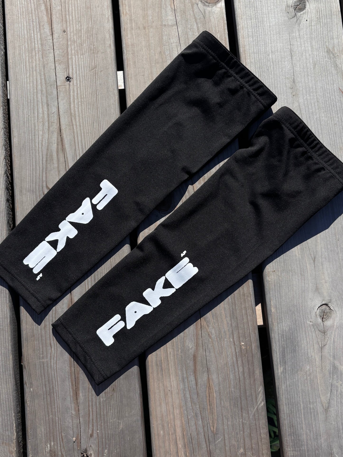 manchettes / sleeves / black / logo