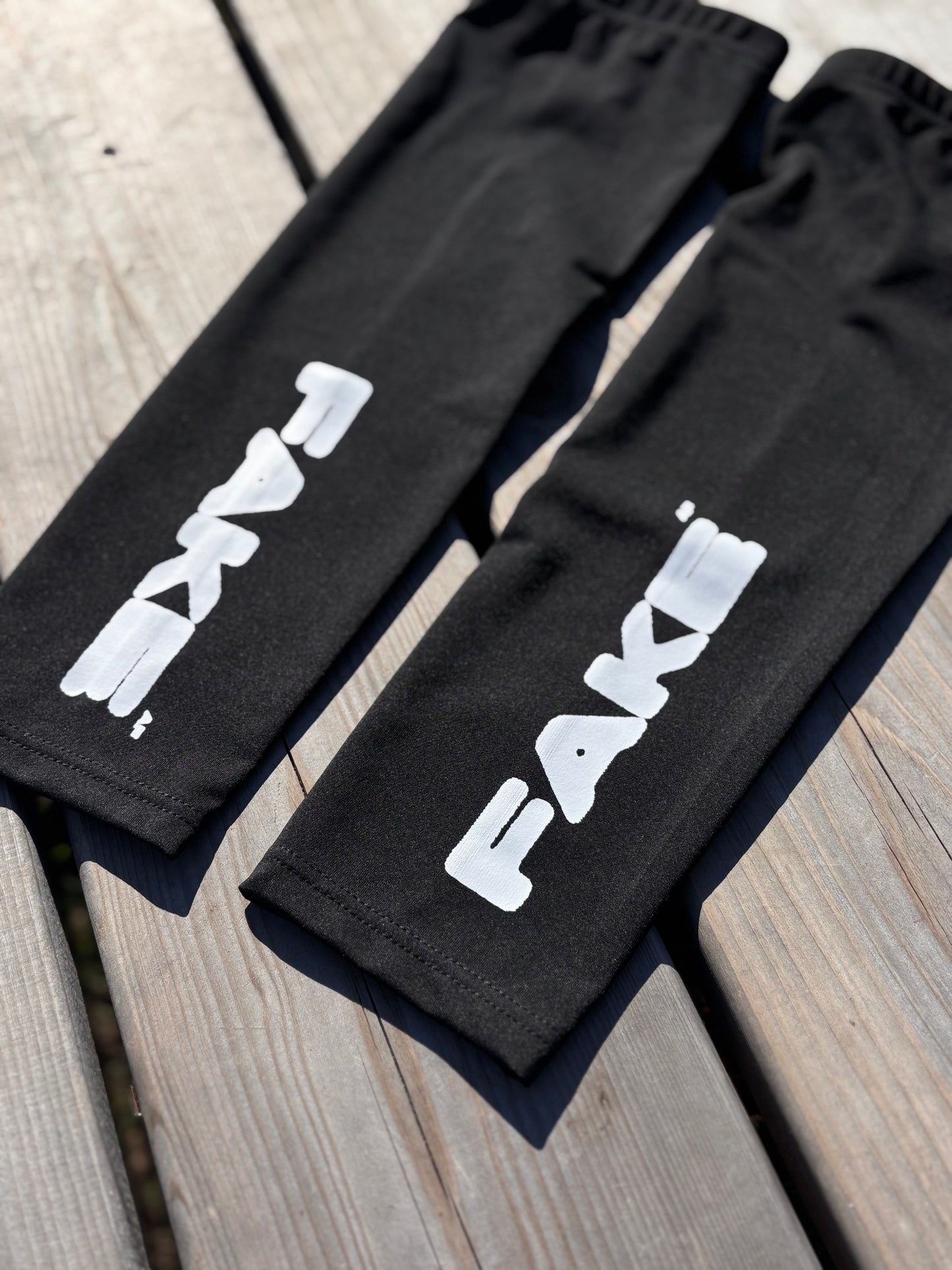 manchettes / sleeves / black / logo